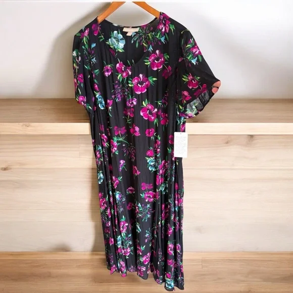 Woman Within-NWT 3X black/pink floral rayon V-neck crinkle dress. New with tags! - Picture 6 of 13